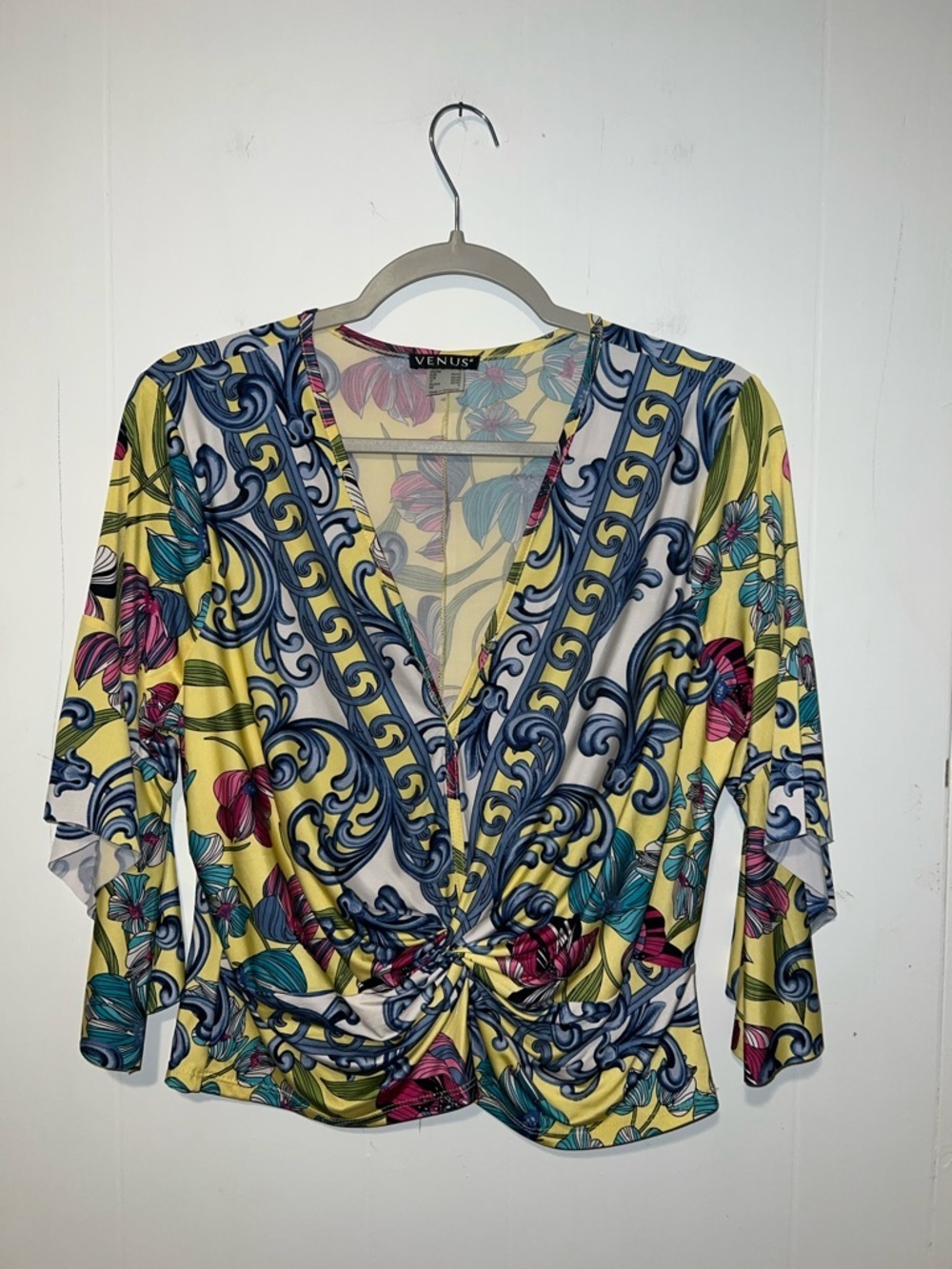 VENUS Yellow Floral & Scroll V-Neck Twist Front Top Size L 0424261